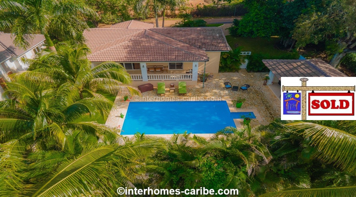 SOSUA: TURNKEY VILLA, COVERED SUMMER KITCHEN WITH BBQ AND SEATING AREA